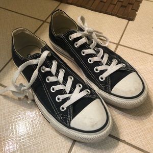 Black converse BARELY WORN Size 6.5